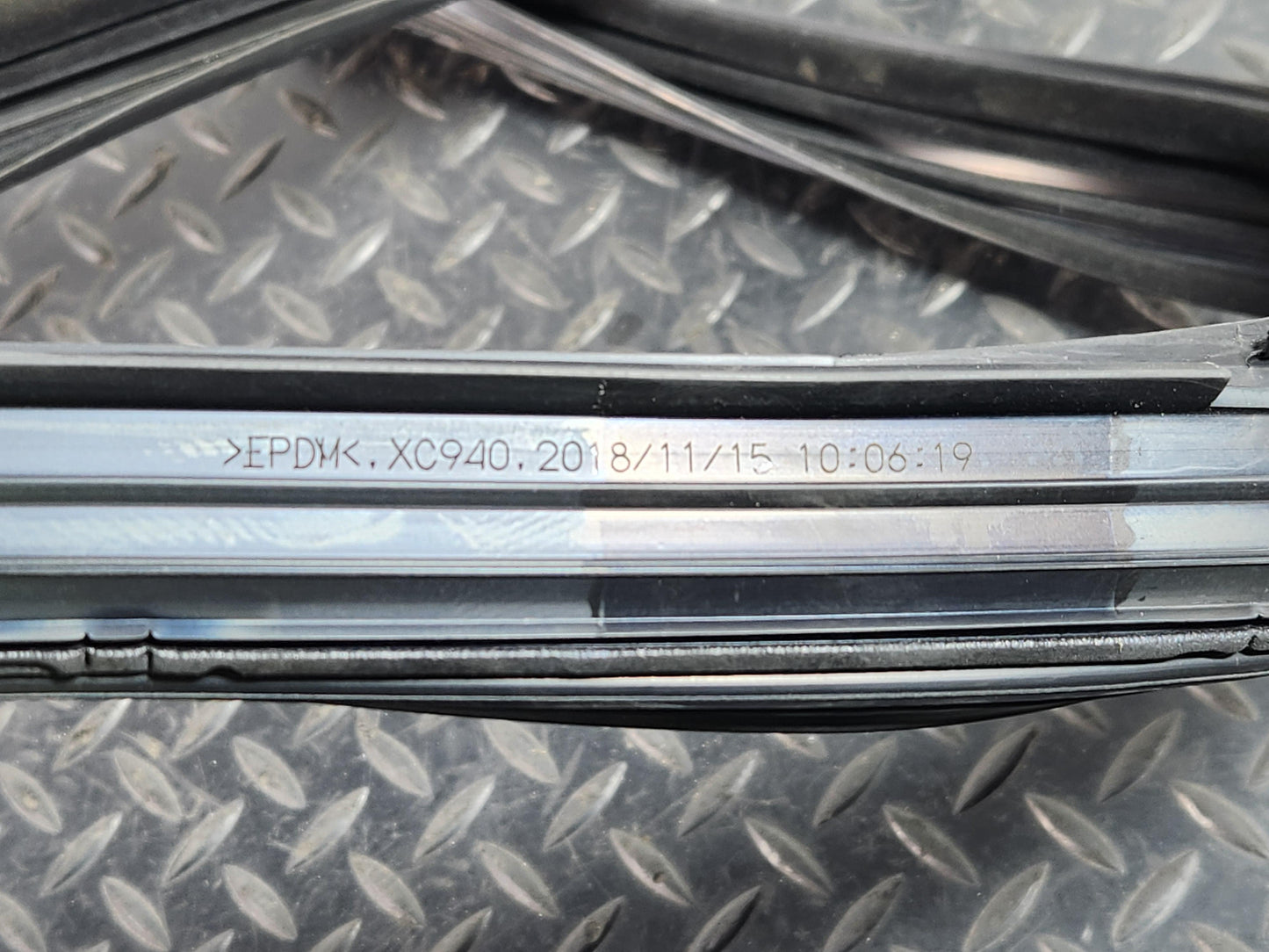 Land Rover Range Rover Evoque L551 Front Right Door Window Rubber Frame XC940