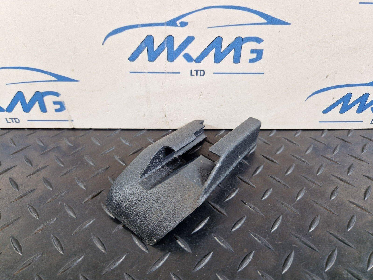 18-ON MERCEDES BENZ A CLASS W177 FRONT RIGHT SEAT RAIL TRIM COVER A1779193800