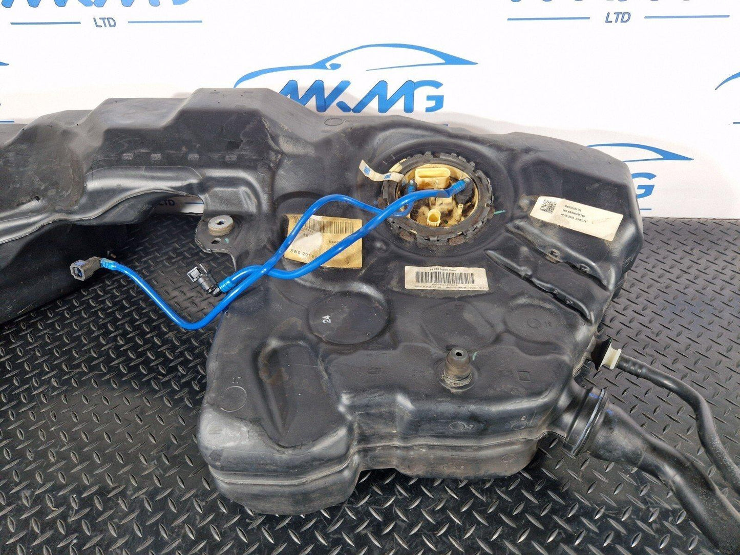 16-19 AUDI A4 B9 QUATTRO 2.0TDI DIESEL ENGINE FUEL TANK & PUMP 8W0201021CL