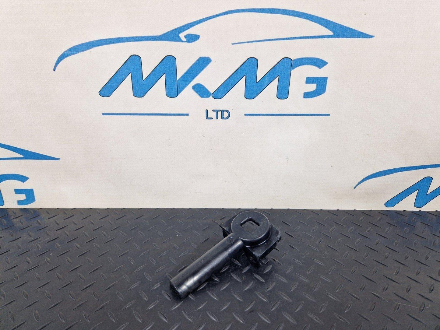 12-18 AUDI A6 C7 GENUINE COOLANT REGULATOR SUPPORT 4G0805201
