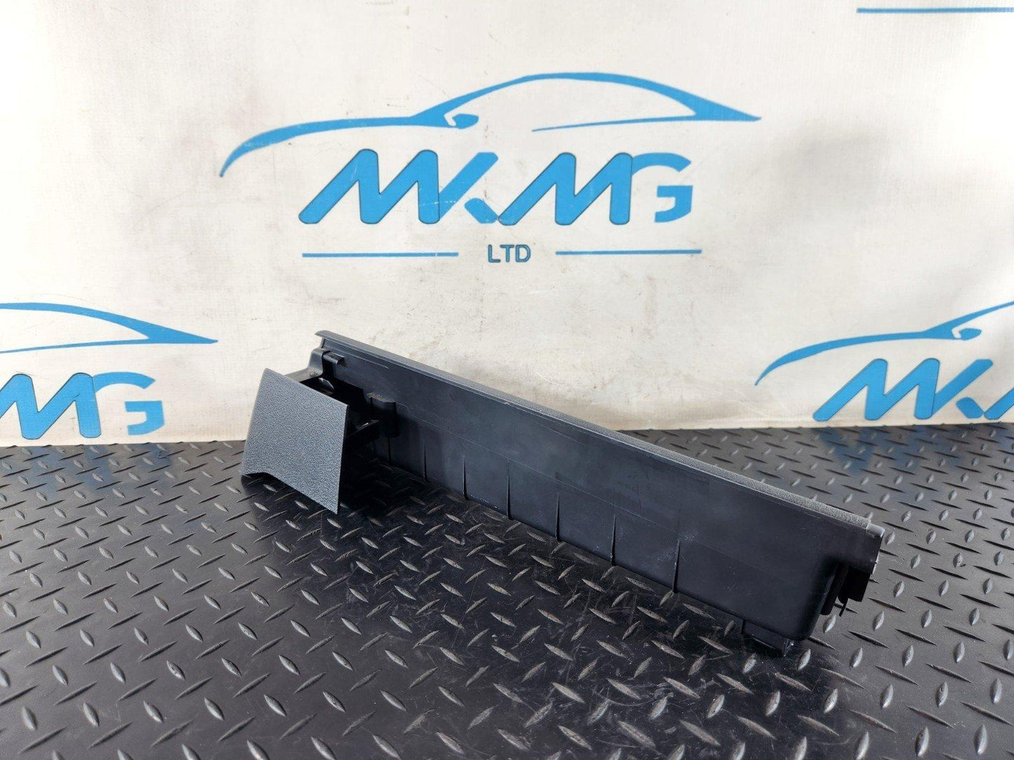 19-ON MERCEDES BENZ B CLASS W247 FRONT RIGHT SEAT GUIDE RAIL COVER A2479190200