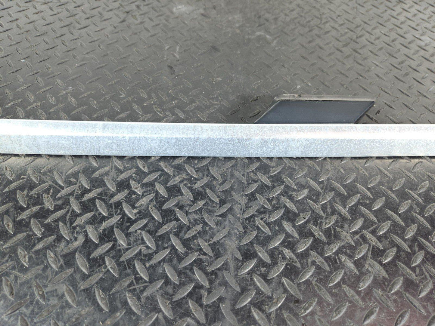 11-19 MERCEDES BENZ ML W166 GENUINE RIGHT O/S CHOME ROOF RACK RAIL A1668900493