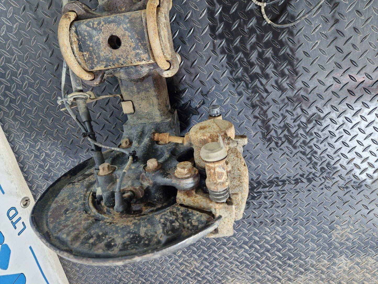18-ON MERCEDES BENZ SPRINTER W910 REAR AXLE SUSPENSION CARRIER & WHEEL BEARINGS
