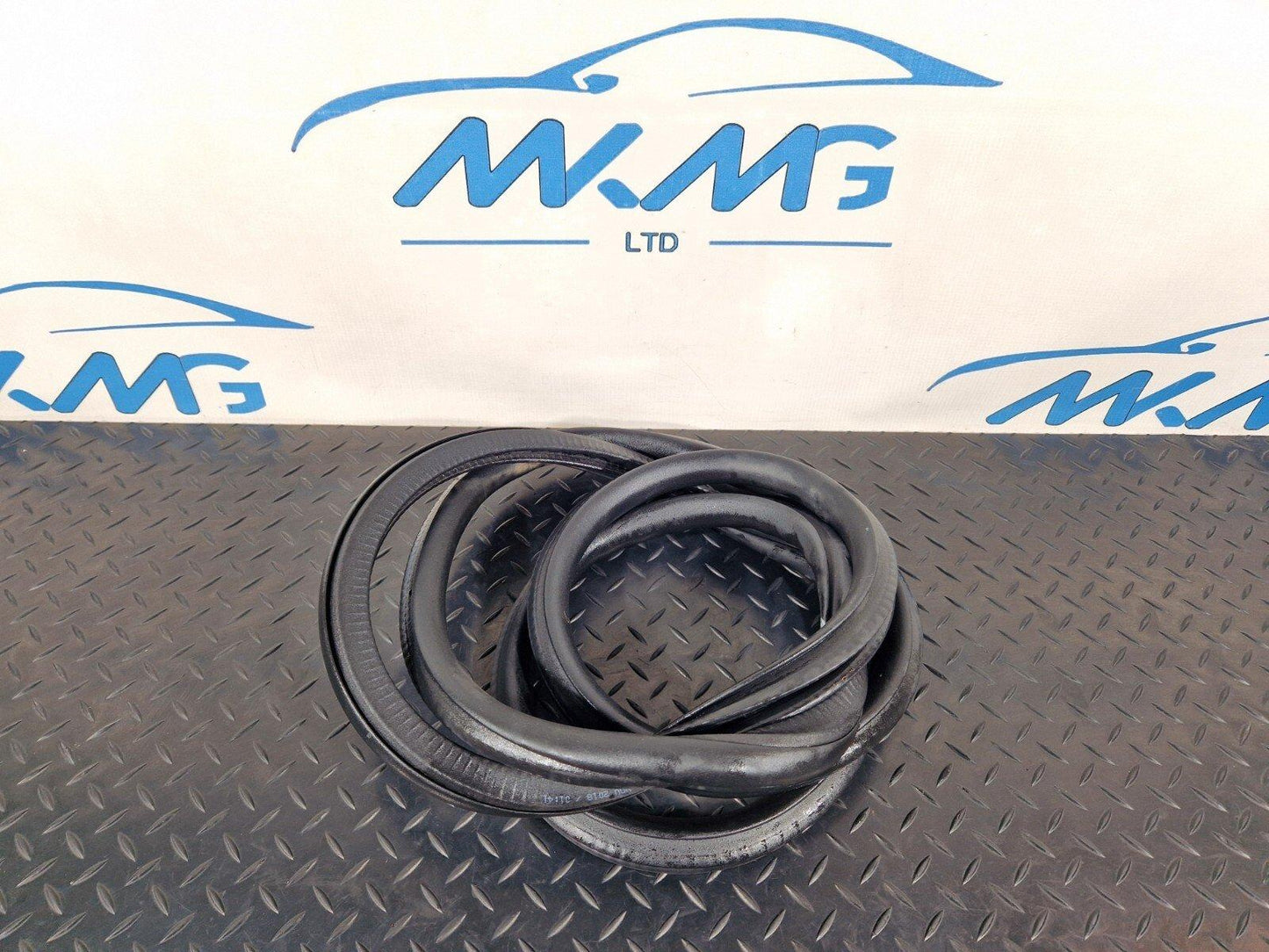 19-ON MERCEDES B CLASS W247 REAR DOOR RUBBER SEAL FITS LEFT & RIGHT A2476920400