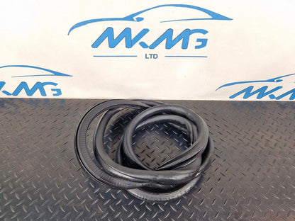 19-ON MERCEDES B CLASS W247 REAR DOOR RUBBER SEAL FITS LEFT & RIGHT A2476920400