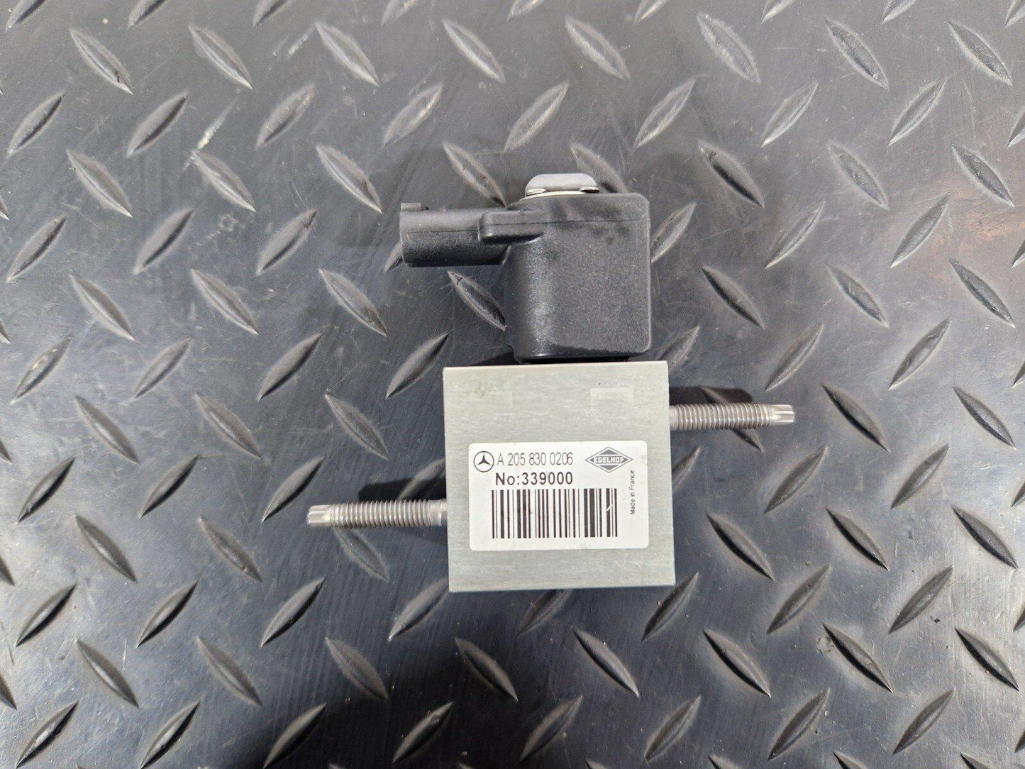 19-ON MERCEDES BENZ CLA C118 GENUINE AIR CONDITION EXPANSION VALVE A2058300206