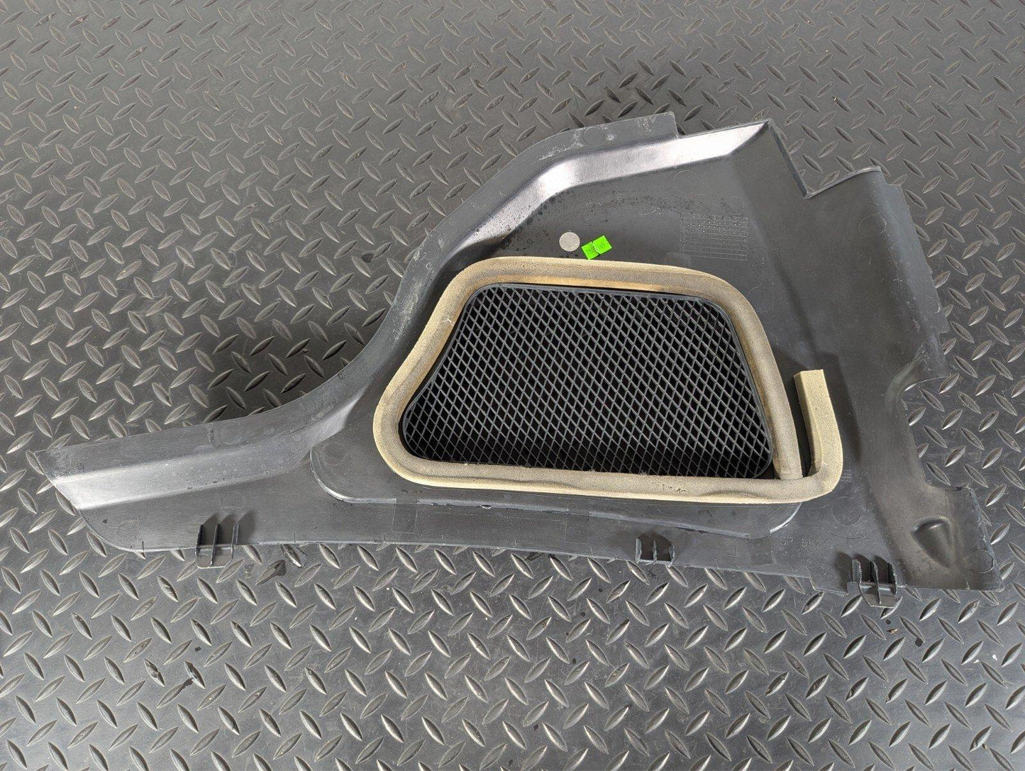 11-19 MERCEDES BENZ ML W166 GENUINE FRONT LEFT N/S AIR INTAKE COVER A1668310198