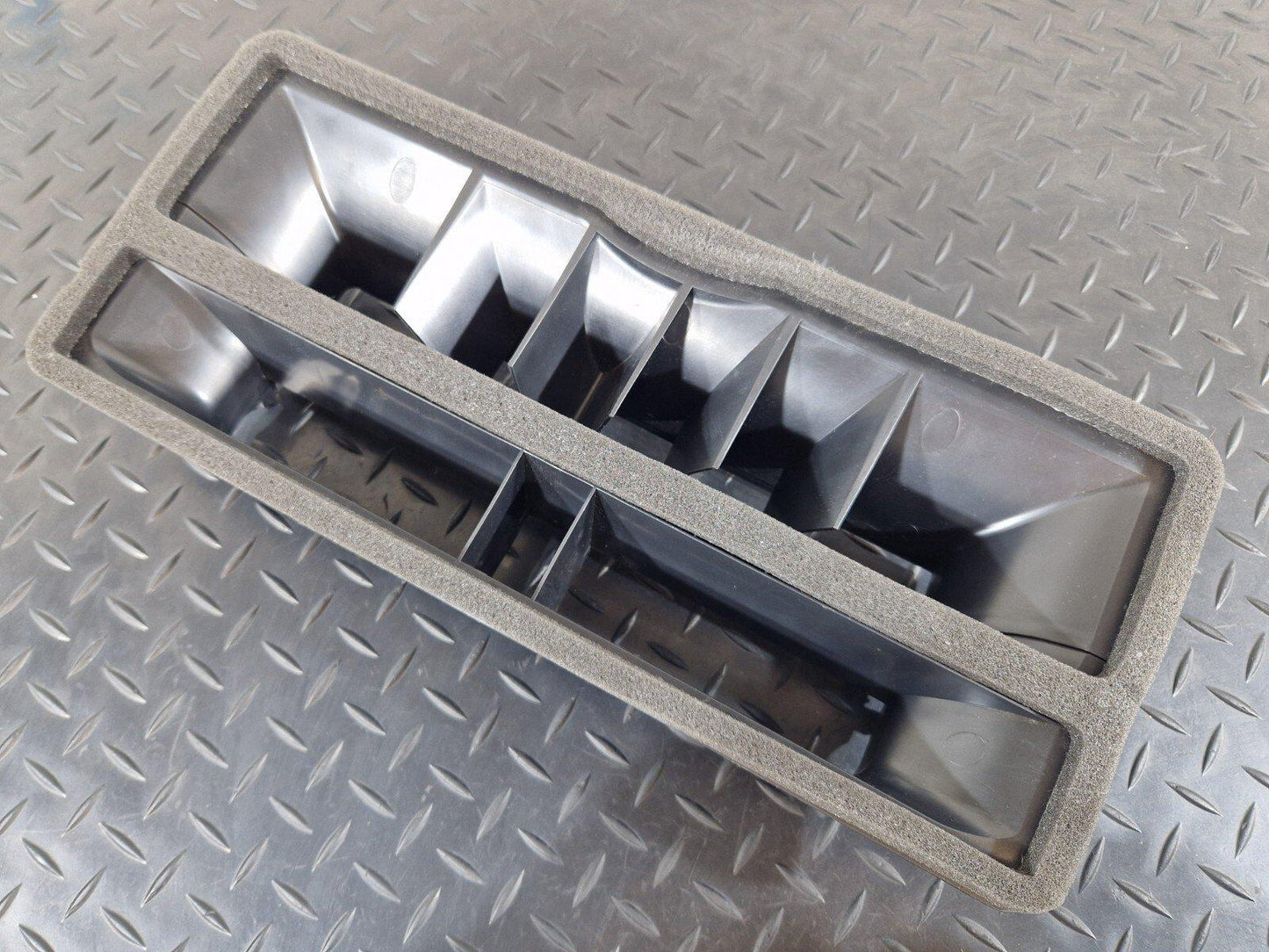 12-18 AUDI A6 C7 GENUINE OEM CENTRE DEFROST AIR DUCT GRILLE CHANNEL 4G2858431