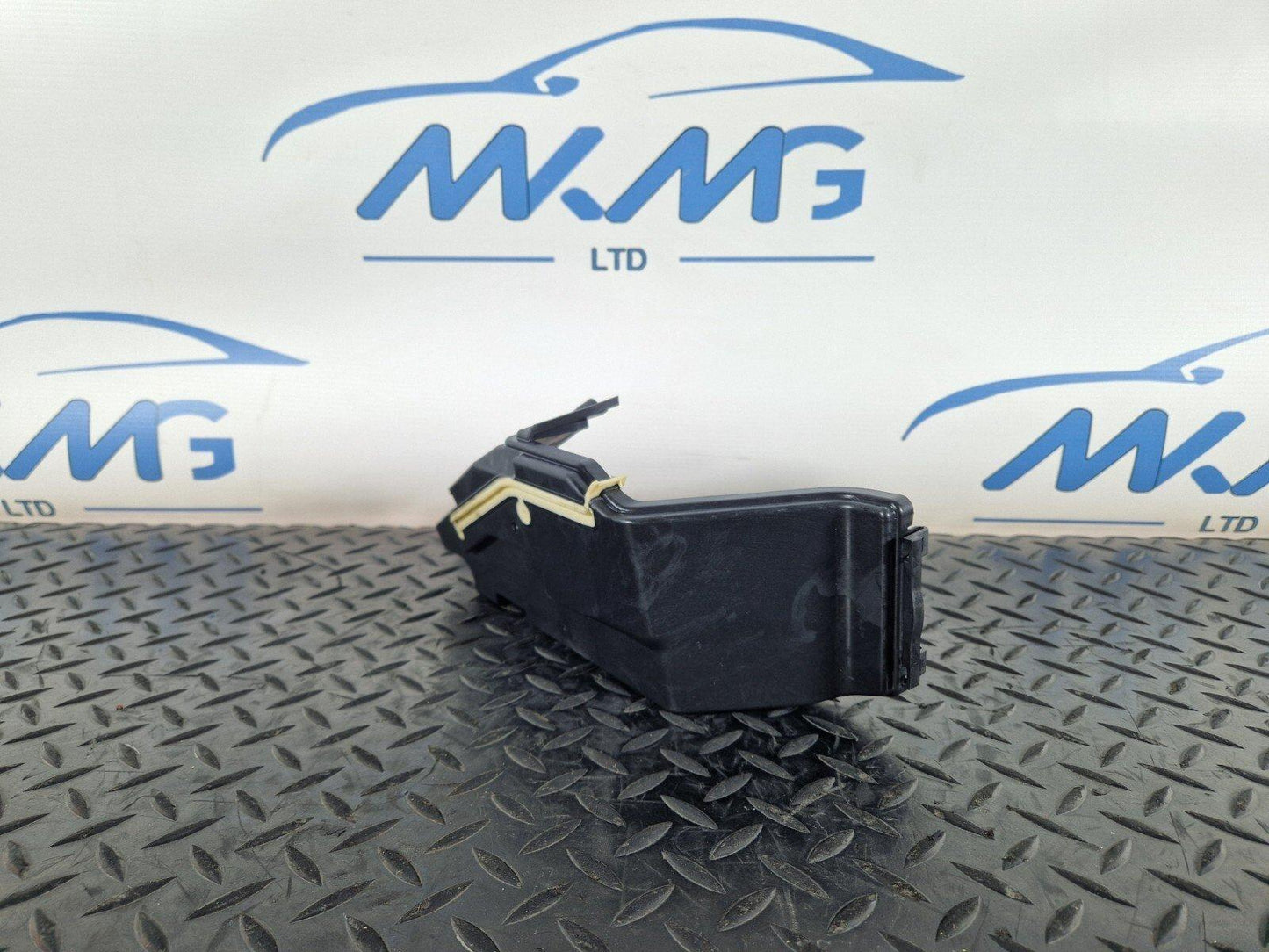 20-24 BMW 1 2 SERIES F40 GENUINE ECU ENGINE BOX COVER 8581751