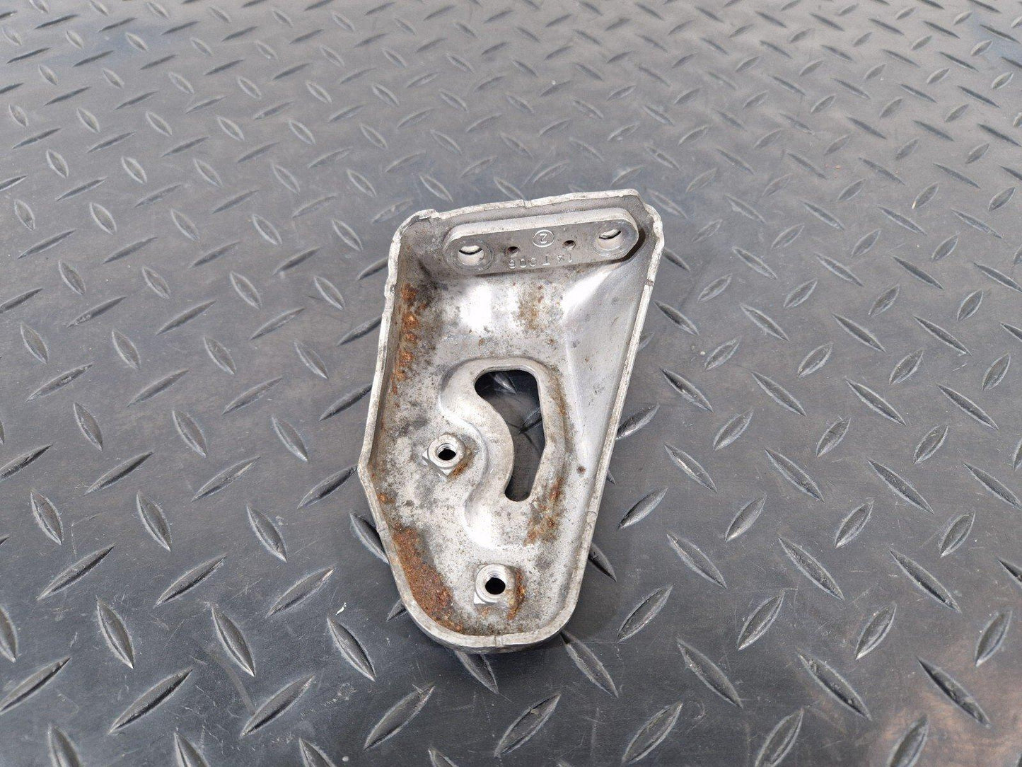 18-ON MERCEDES BENZ SPRINTER W907 AIR FILTER BRACKET MOUNT HOLDER A6510941341