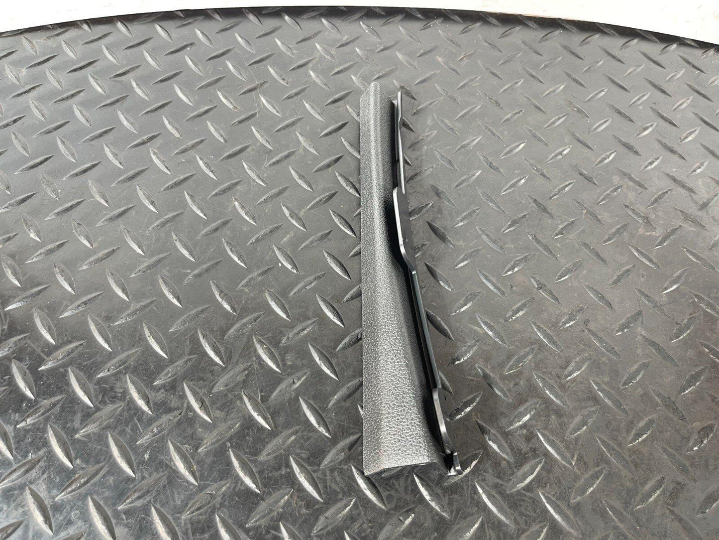 16-19 AUDI A4 B9 SALOON GENUINE LEFT PASSENGER SIDE A PILLAR TRIM 8W0868203LI