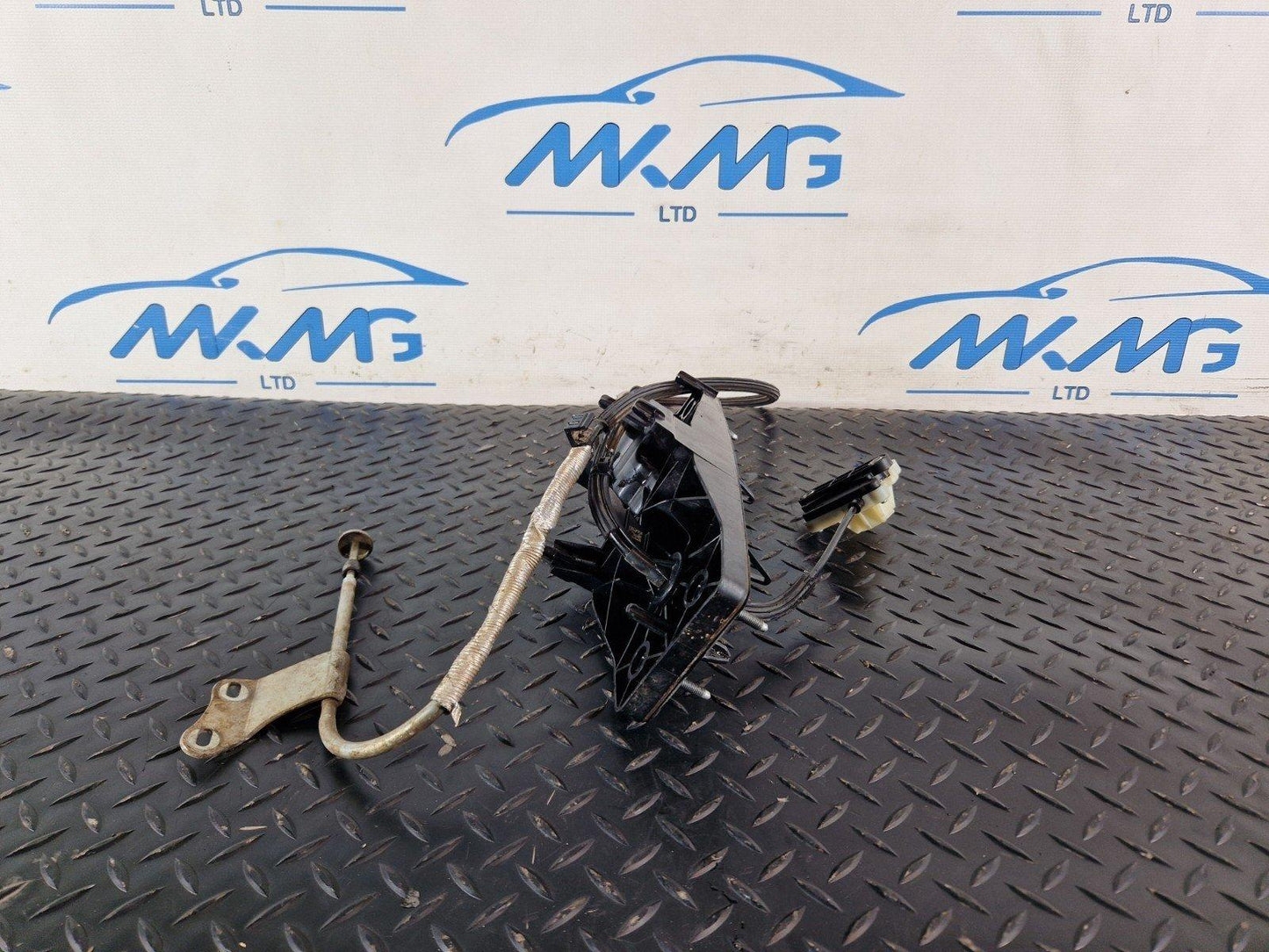16-19 AUDI A4 B9 GENUINE OEM GEAR EMERGENCY RELEASE MODULE LINKAGE 8W0713052N
