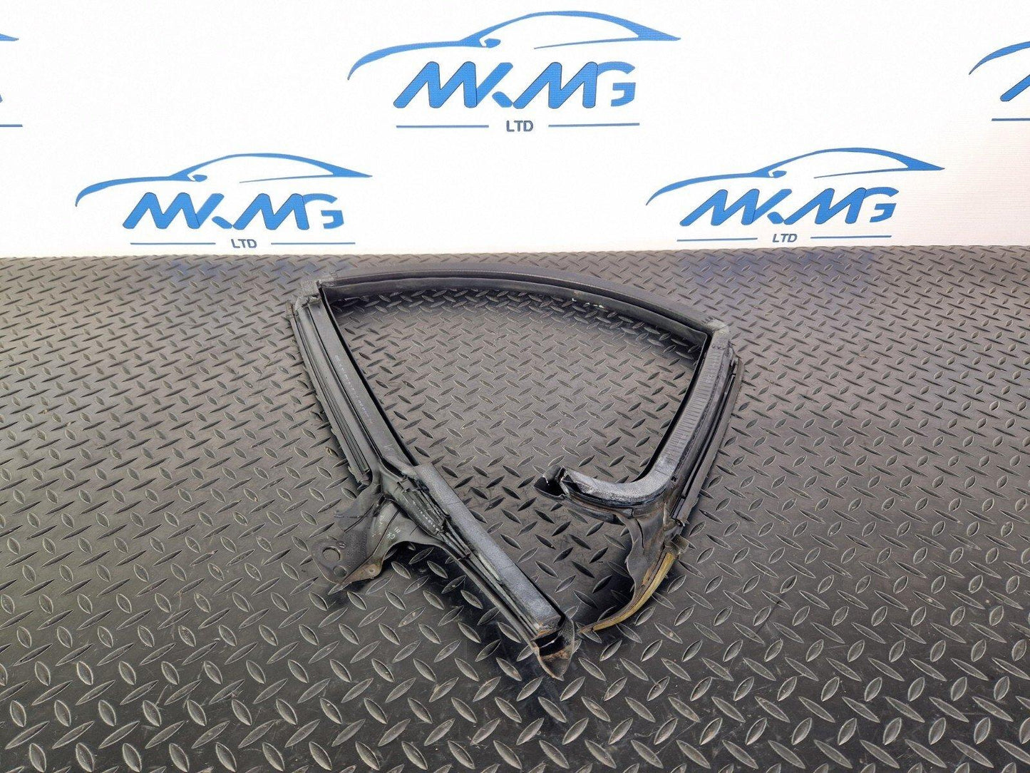 15-18 AUDI A7 4G GENUINE OEM REAR RIGHT N/S UPPER DOOR RUBBER SEAL 4G8845696H