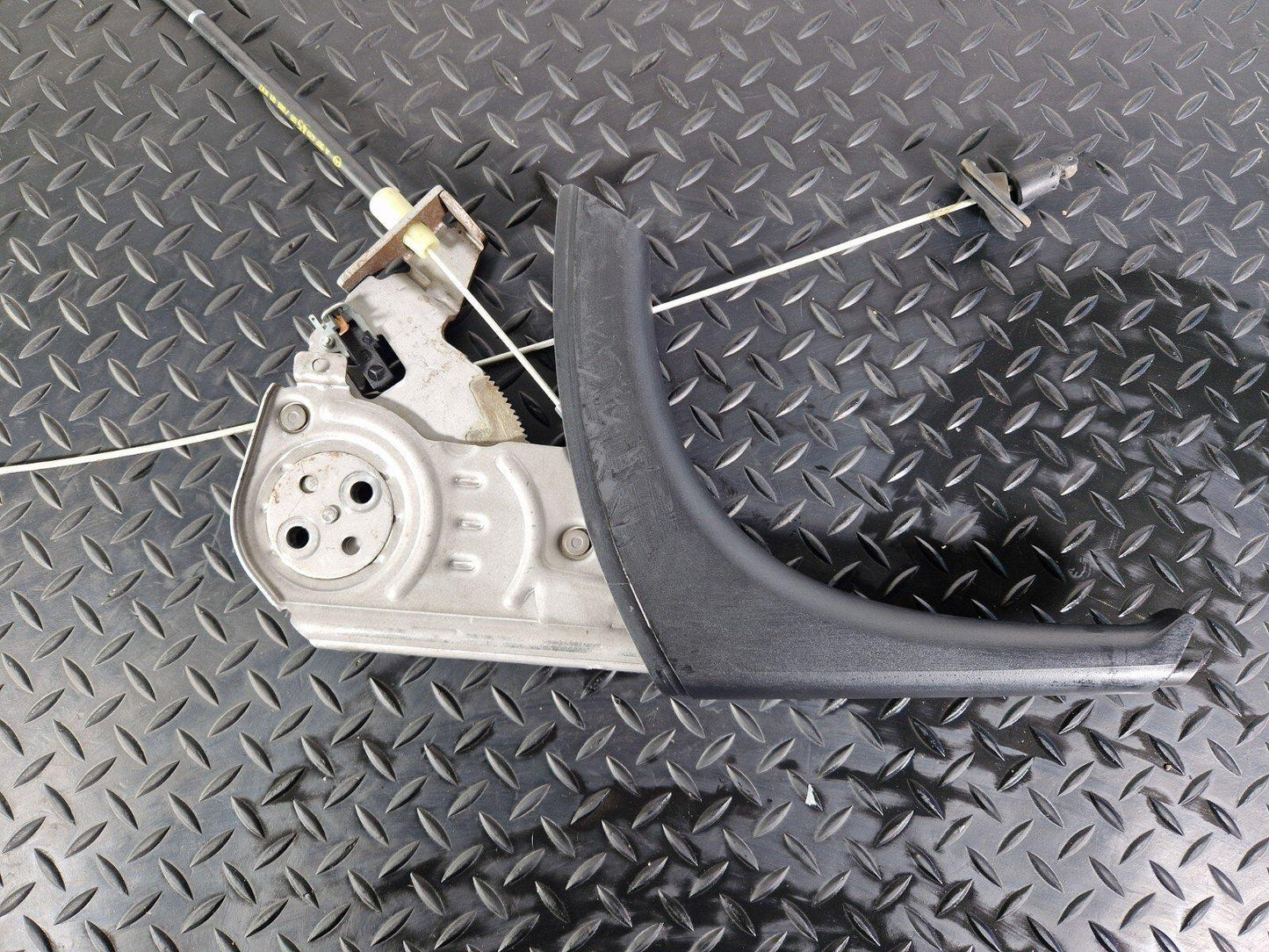 18-ON MERCEDES SPRINTER W907 W910 HANDBRAKE A9074204500