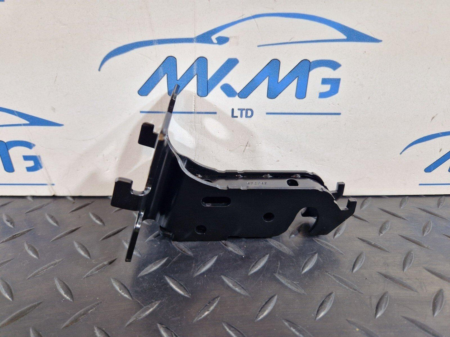 16-19 AUDI A4 B9 GENUINE OEM REAR CENTRE SEAT BRACKET MOUNT 8W0886177A