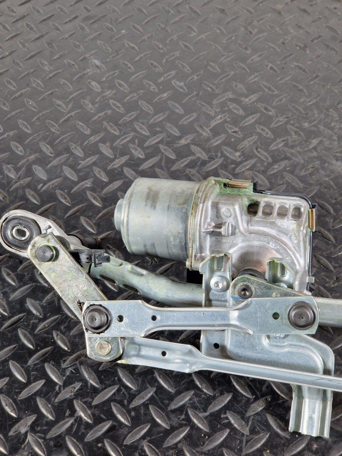 19-ON RANGE ROVER EVOQUE L551 FRONT WINDSHIELD WIPER LINKAGE WITH MOTOR
