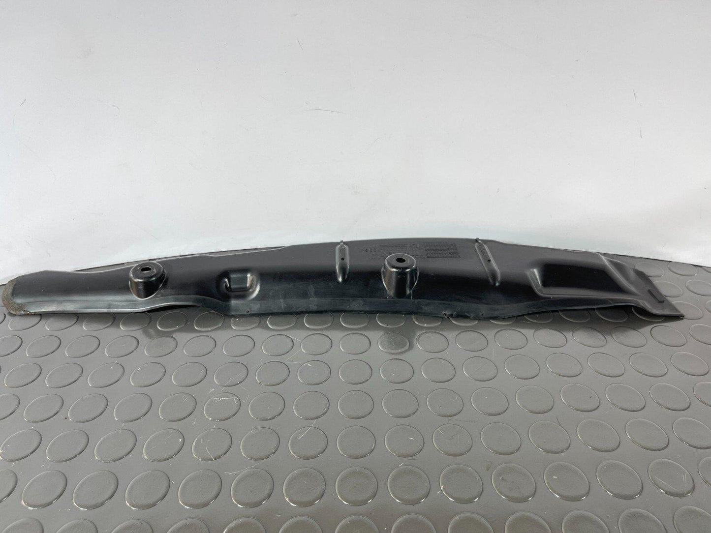 16-19 AUDI A4 B9 ESTATE GENUINE FRONT RIGHT WING FILLER INSULATOR 8W0821112