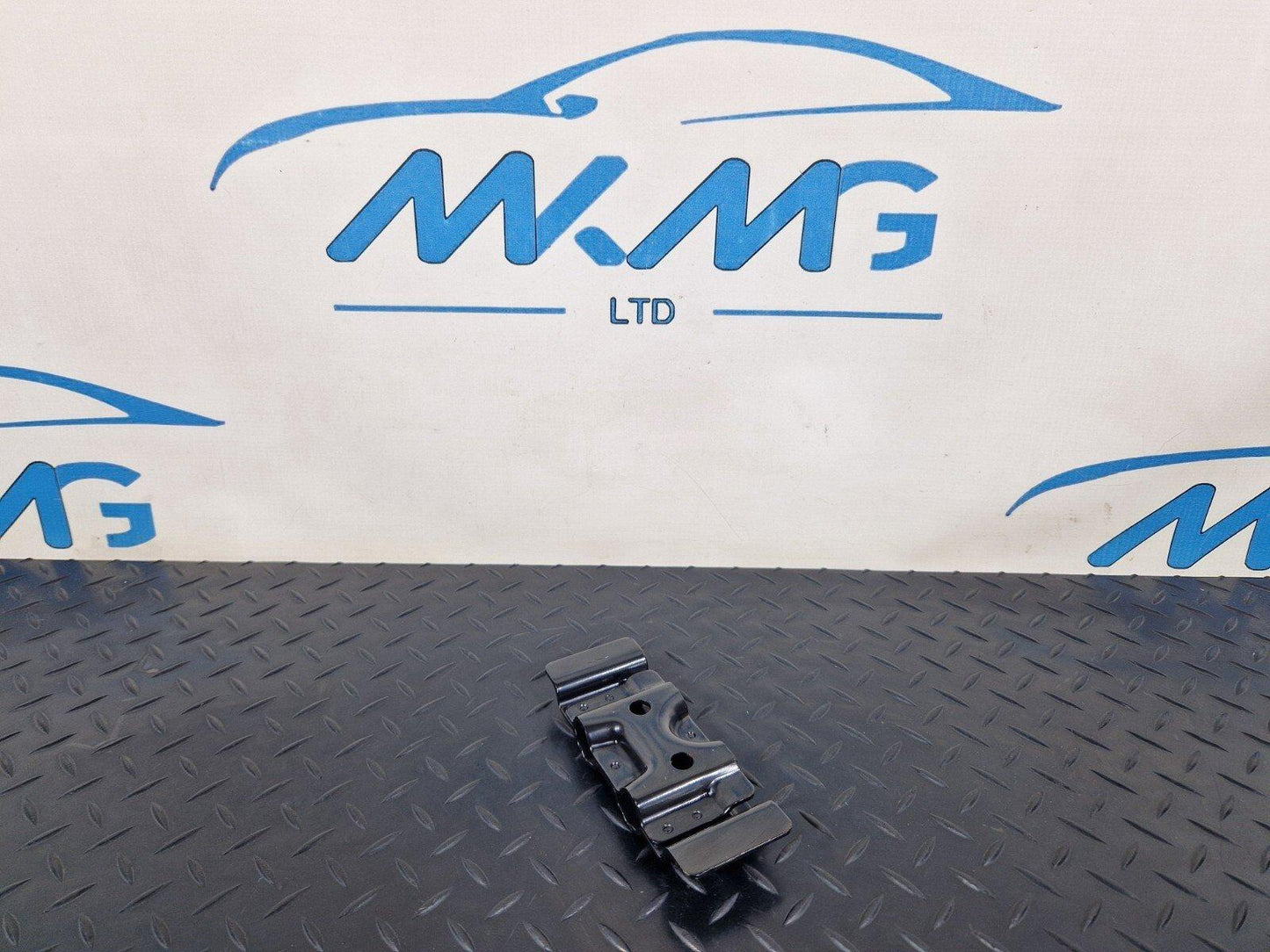 10-18 AUDI A7 4G S-LINE GENUINE OEM MOUNTING TIE DOWN EYE 4G8813383