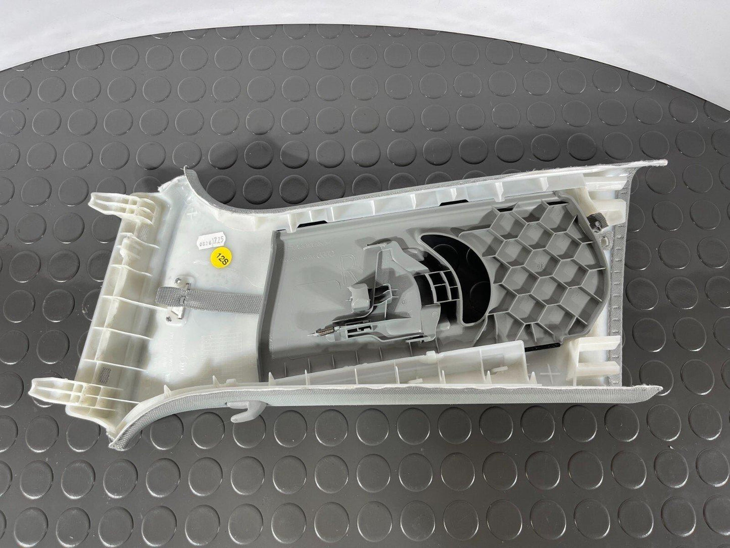 16-19 AUDI A4 B9 ESTATE GENUINE RIGHT DRIVER SIDE B-PILLAR TRIM COVER 8W0867244C