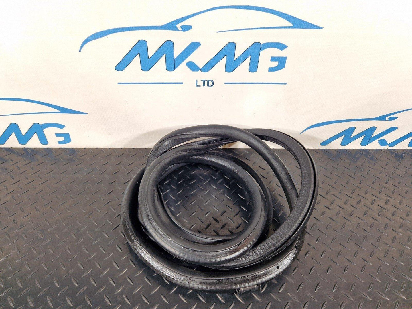 19-ON MERCEDES B CLASS W247 REAR DOOR RUBBER SEAL FITS LEFT & RIGHT A2476920400