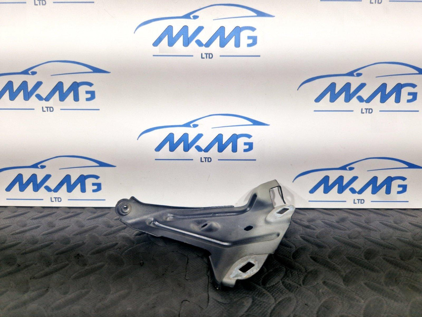 16-22 BMW X1 F48 RIGHT DRIVER SIDE WING BRACKET OEM 7351516