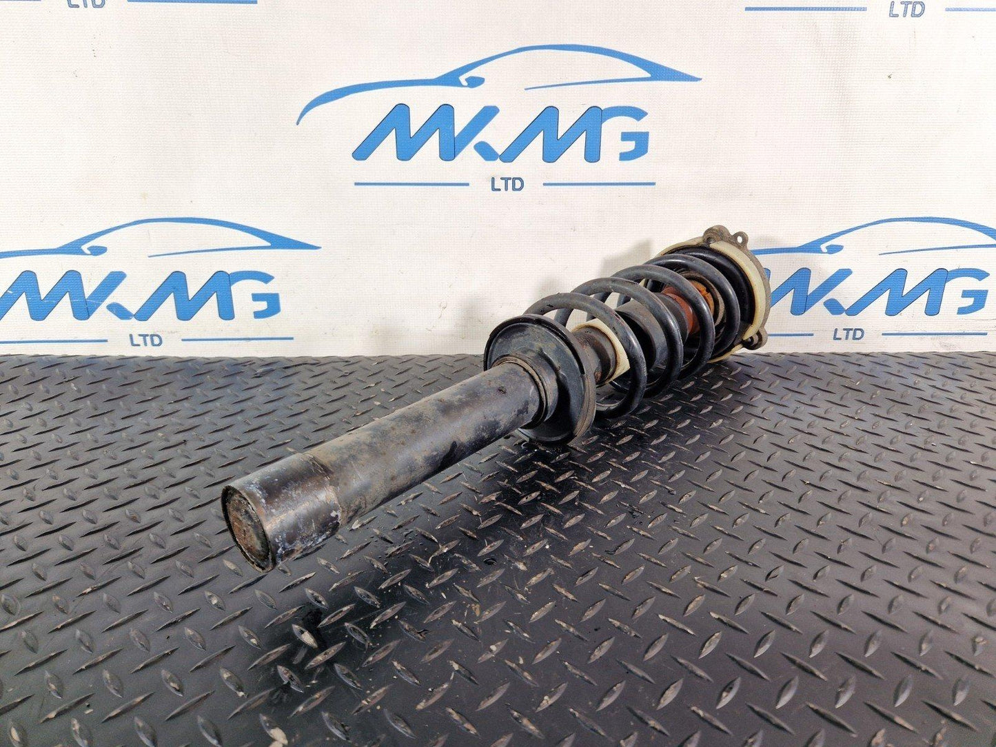 16-19 AUDI A4 B9 FRONT SHOCK ABSORBER FITS LEFT & RIGHT SIDES 8W0413031AA
