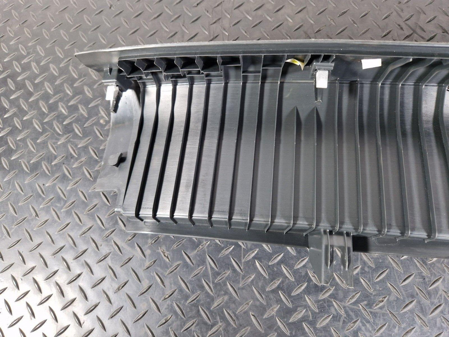 16-19 AUDI A4 B9 GENUINE TAILGATE BOOT LOCK TRIM COVER SILL 8W5863471