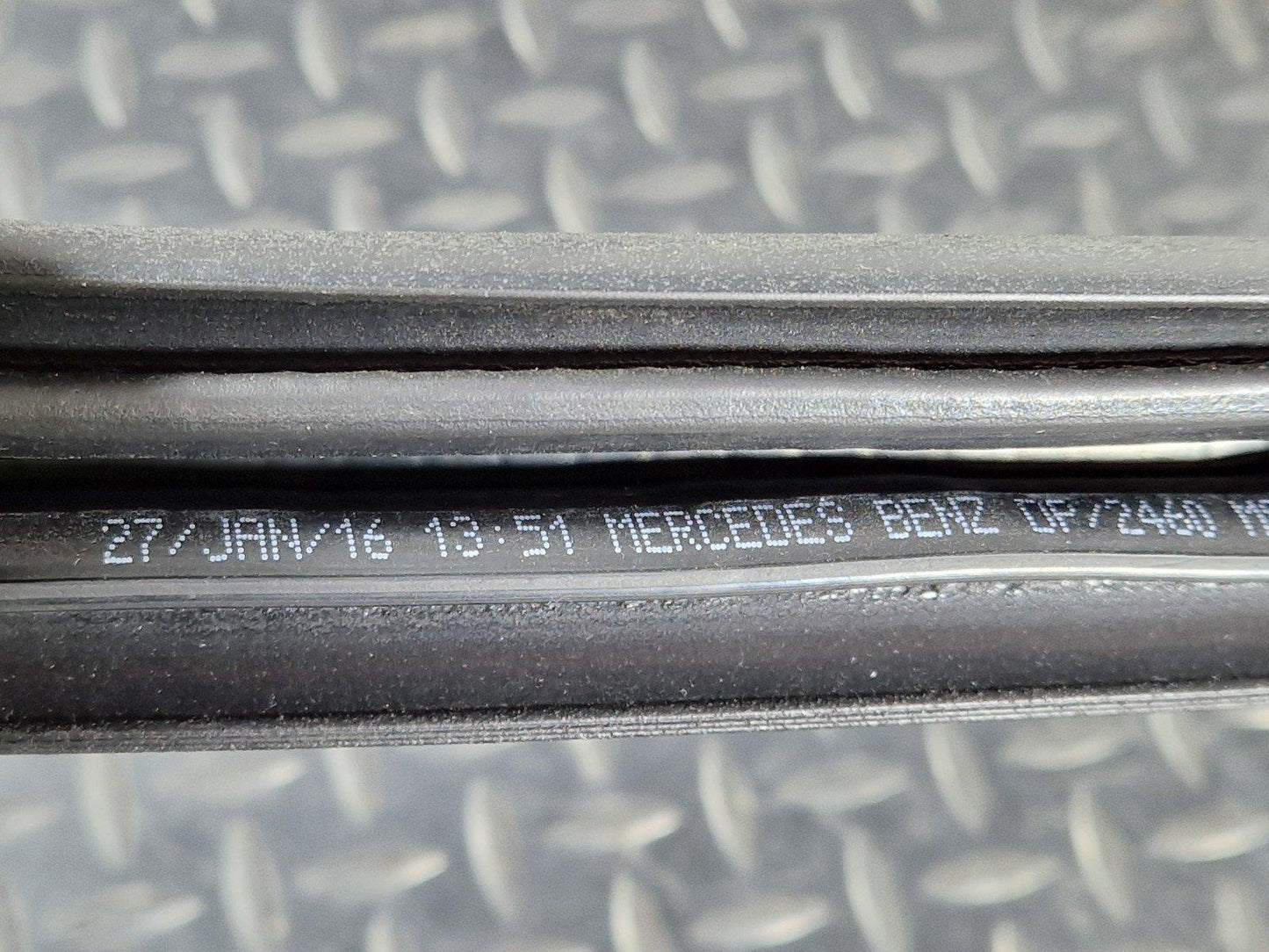 11-19 MERCEDES GLE ML W166 FRONT LEFT OR RIGHT SIDE DOOR RUBBER SEAL A1666970051
