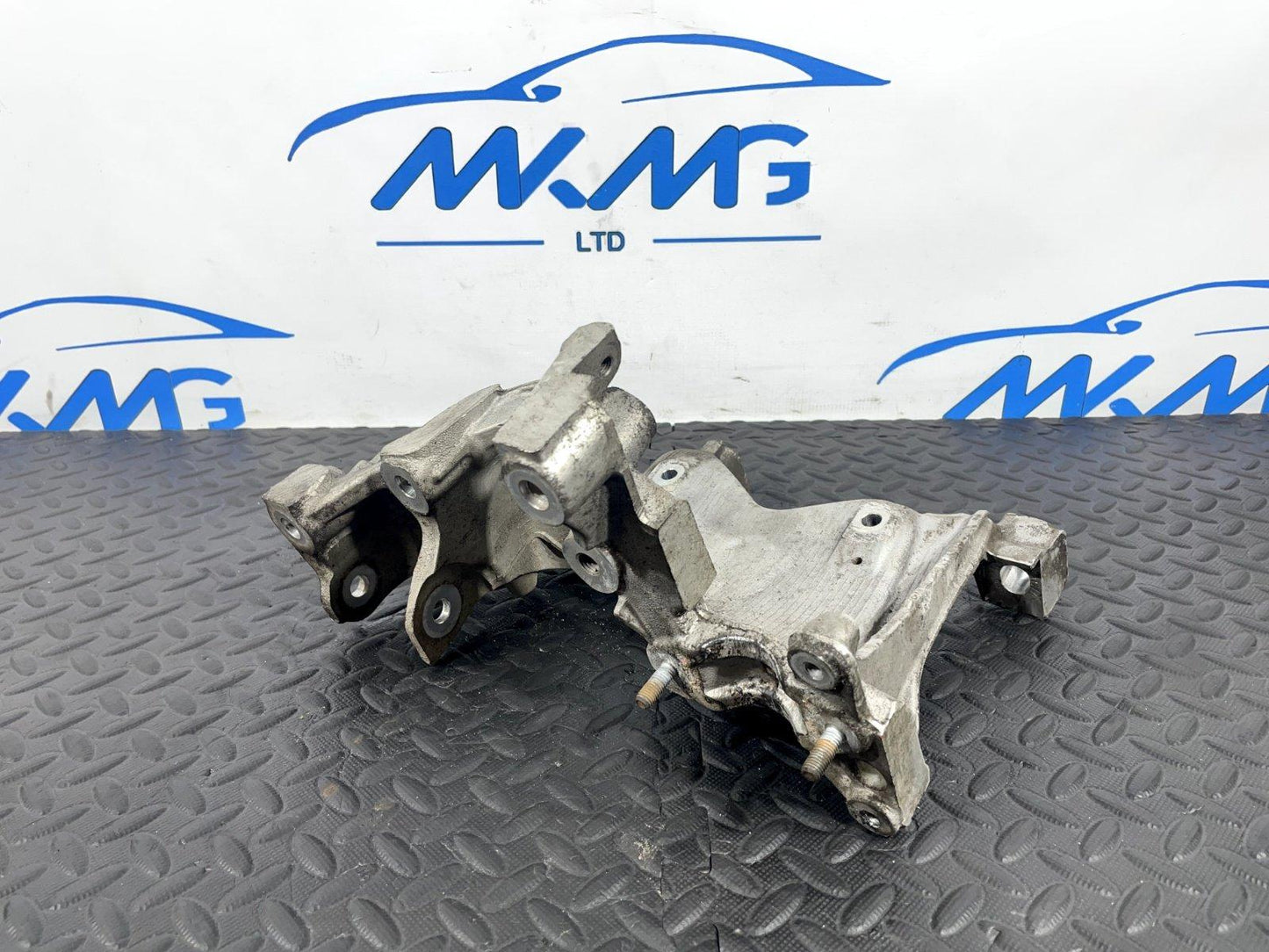 16-19 AUDI A4 B9 AVANT GENUINE FRONT LEFT SIDE SUBFRAME BRACKET 8W0399295