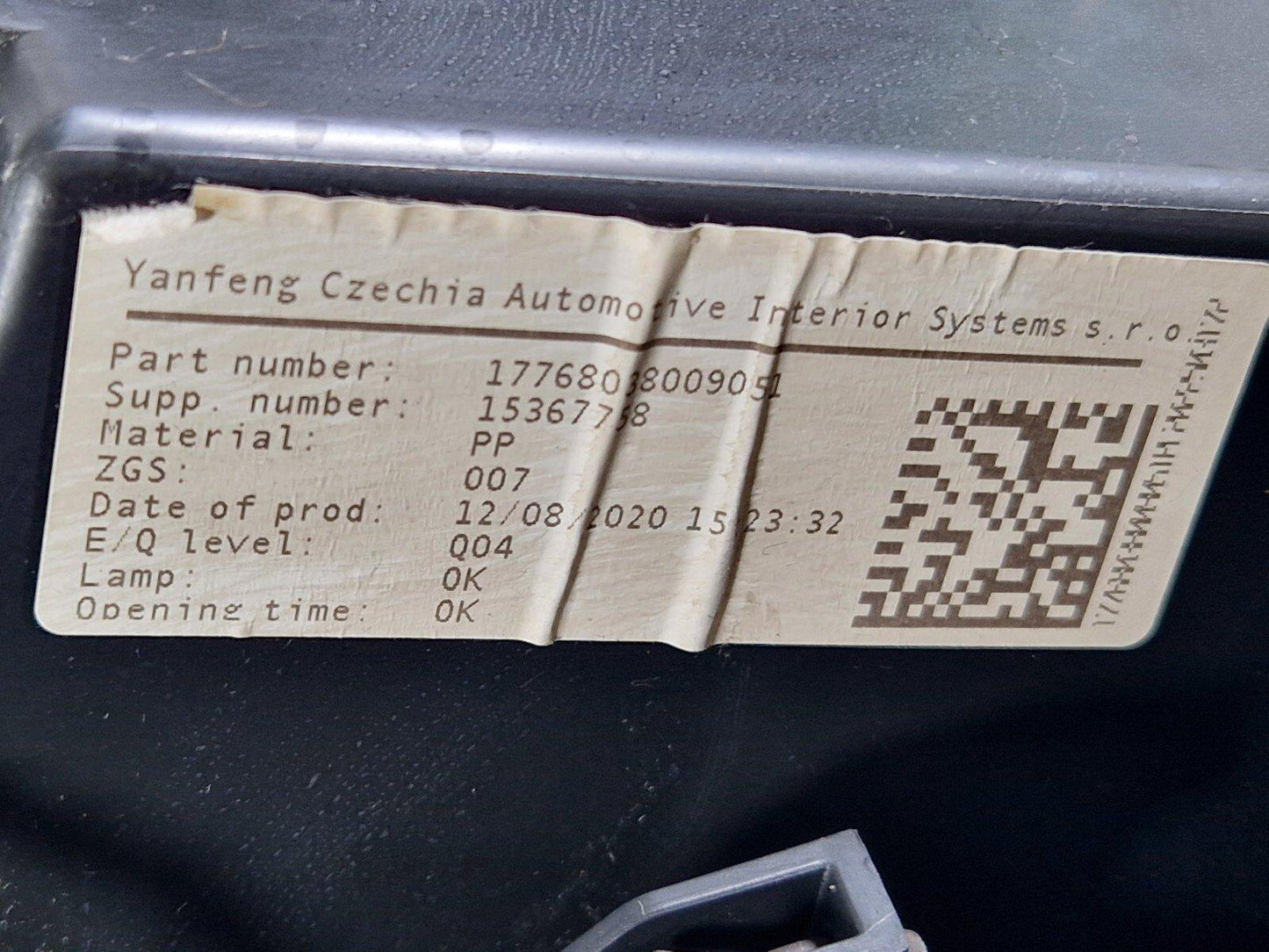 19-ON MERCEDES BENZ CLA C118 STORAGE COMPARTMENT GLOVEBOX A1776803800