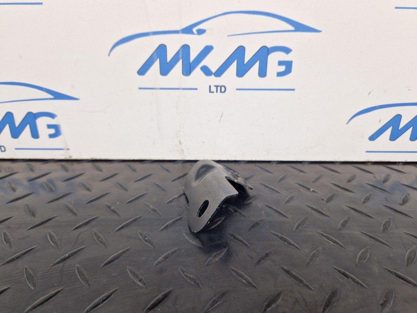 18-ON MERCEDES SPRINTER W907 W910 FRONT LEFT WING HOLDER BRACKET A9108811300