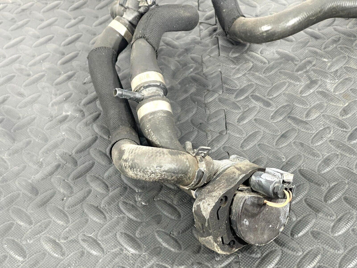 14-21 MERCEDES BENZ C300 W205 GEUINE CIRCULATION PUMP HEATING & COOLANT HOSES