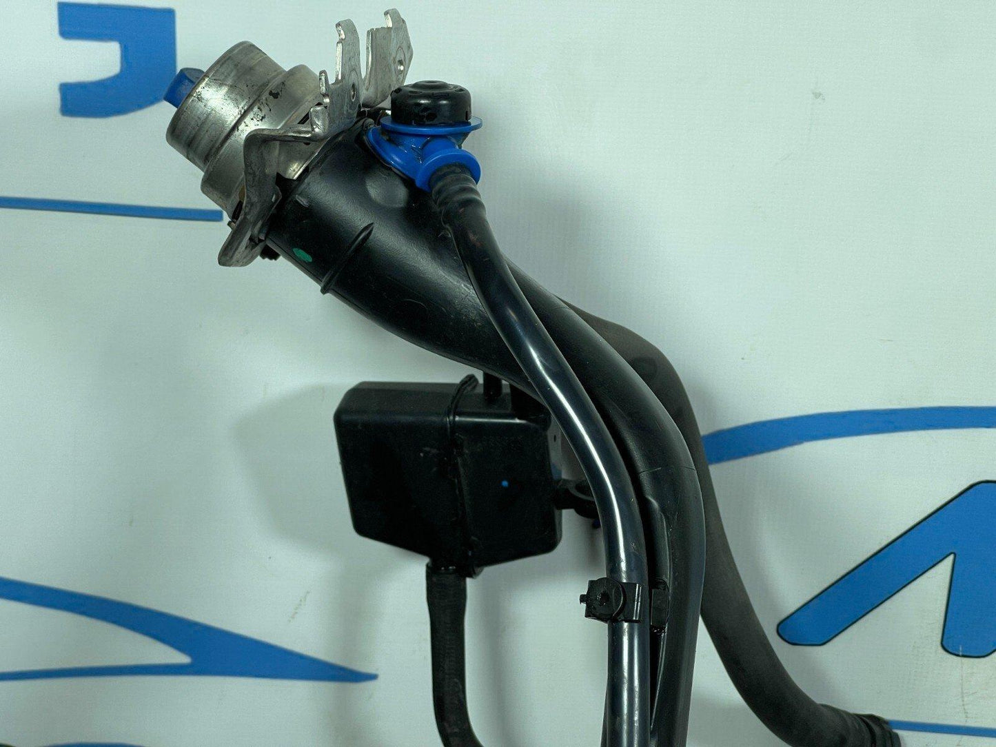 16-19 AUDI A4 B9 AVAN 2.0TDI DIESEL FUEL TANK WITH PUMP 8W0201021CG 8W02012WD