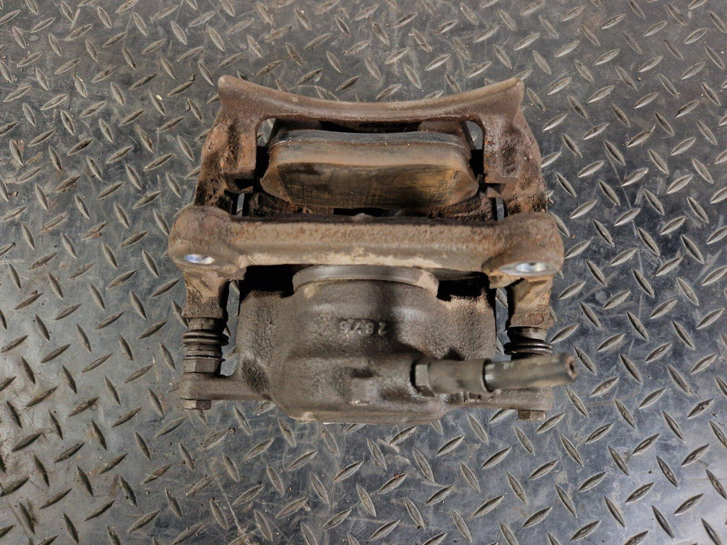 14-20 MERCEDES BENZ GLA X156 FRONT LEFT BRAKE CALIPER A24617