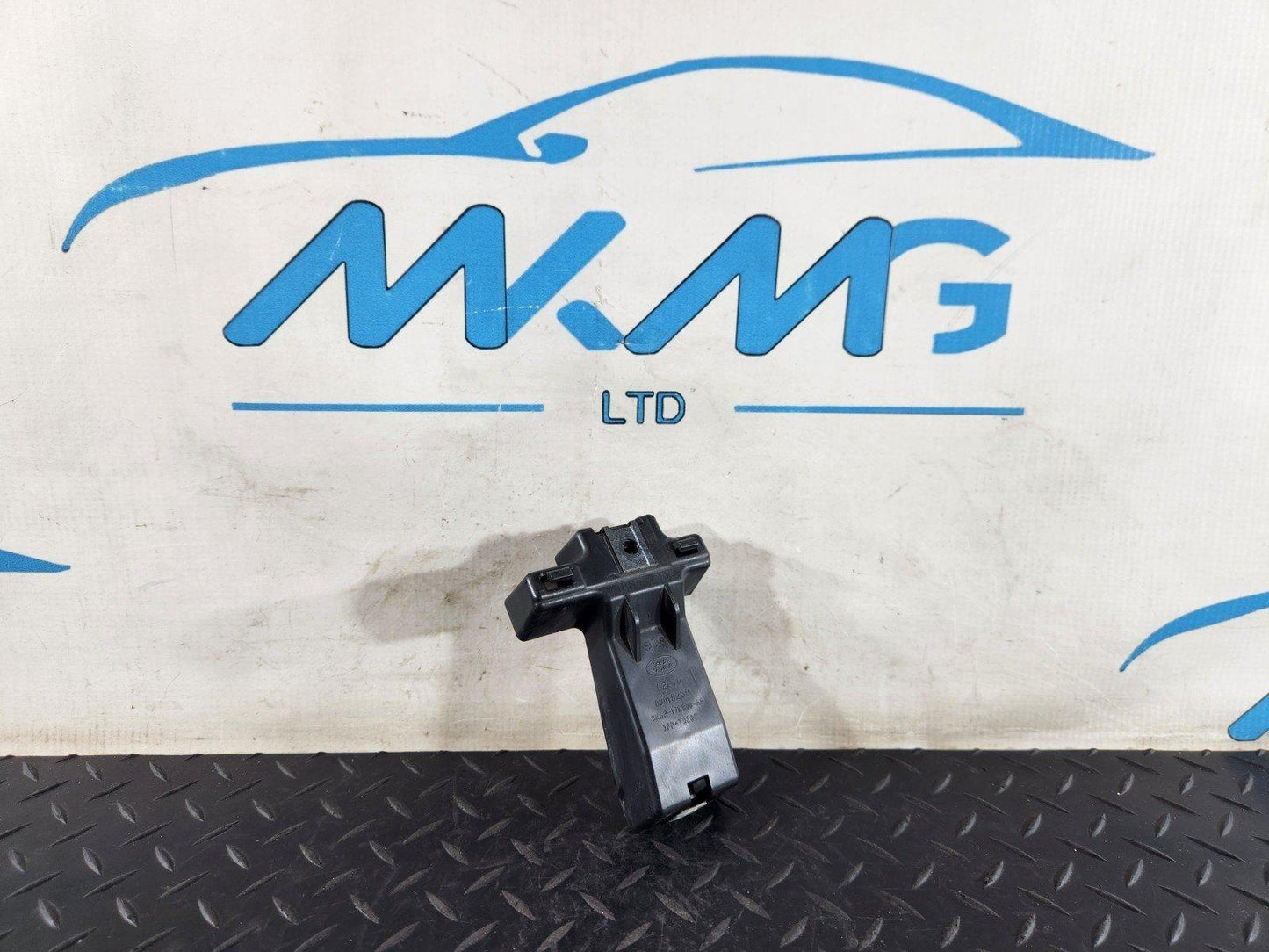 13-23 RANGE ROVER SPORT L494 REAR BUMPER MOUNTING BRACKET DK62-17E800-AA