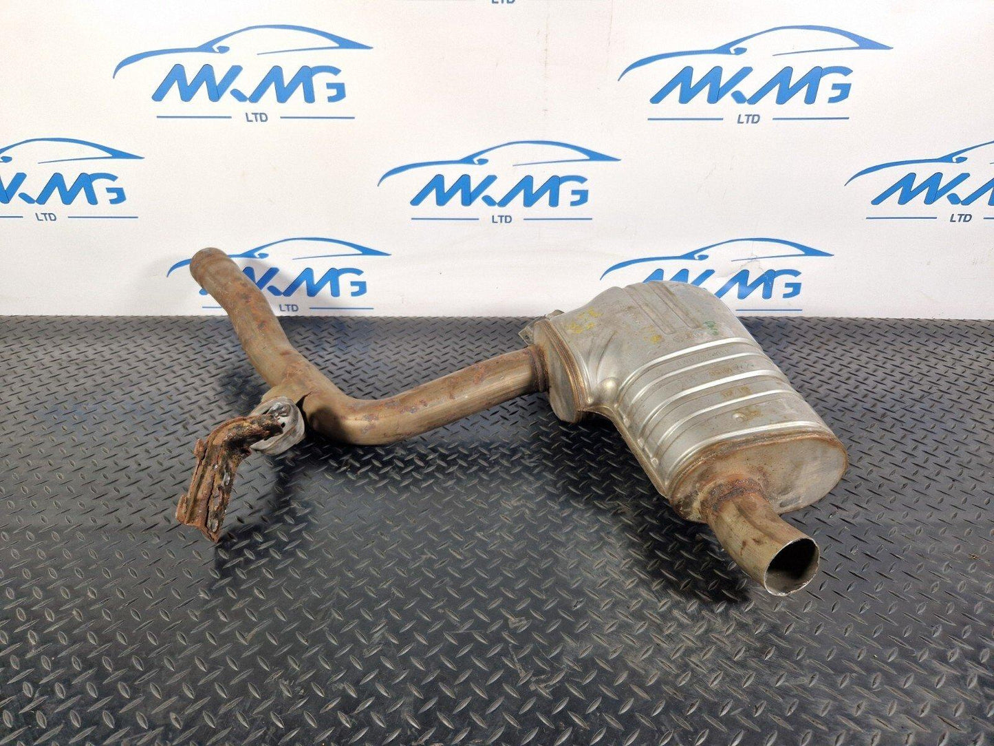 16-19 AUDI A4 B9 REAR EXHAUST BACK BOX 8W0253411K