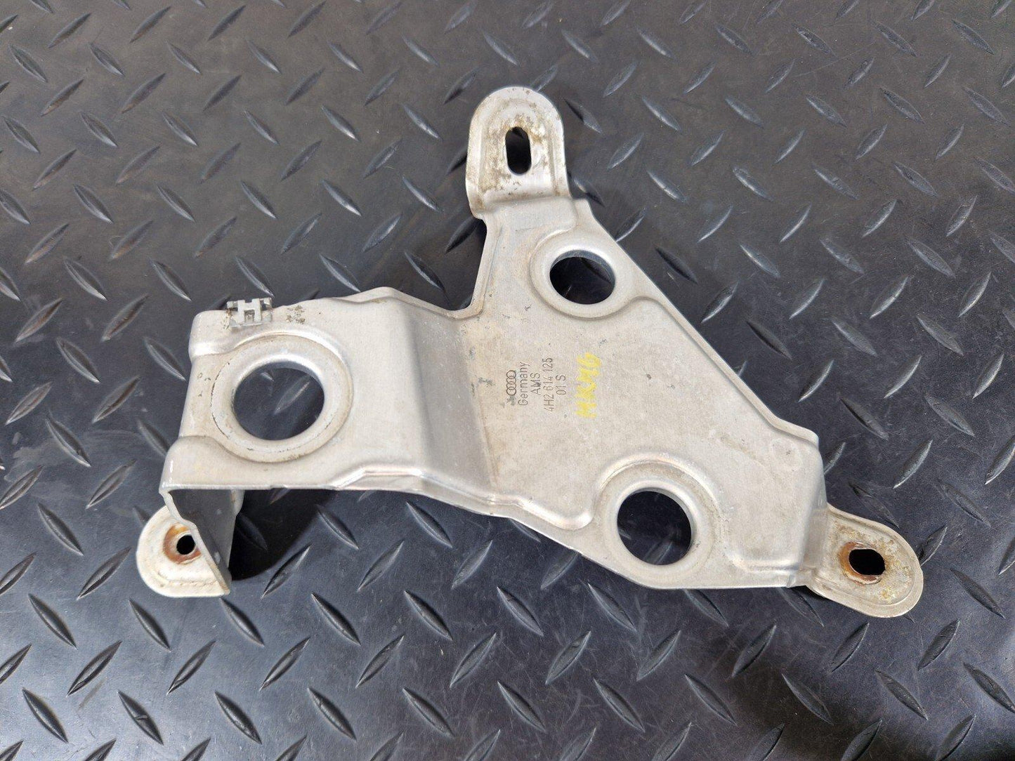 10-17 AUDI A8 4H ABS PUMP MOUNT BRACKET HOLDER 4H2614125