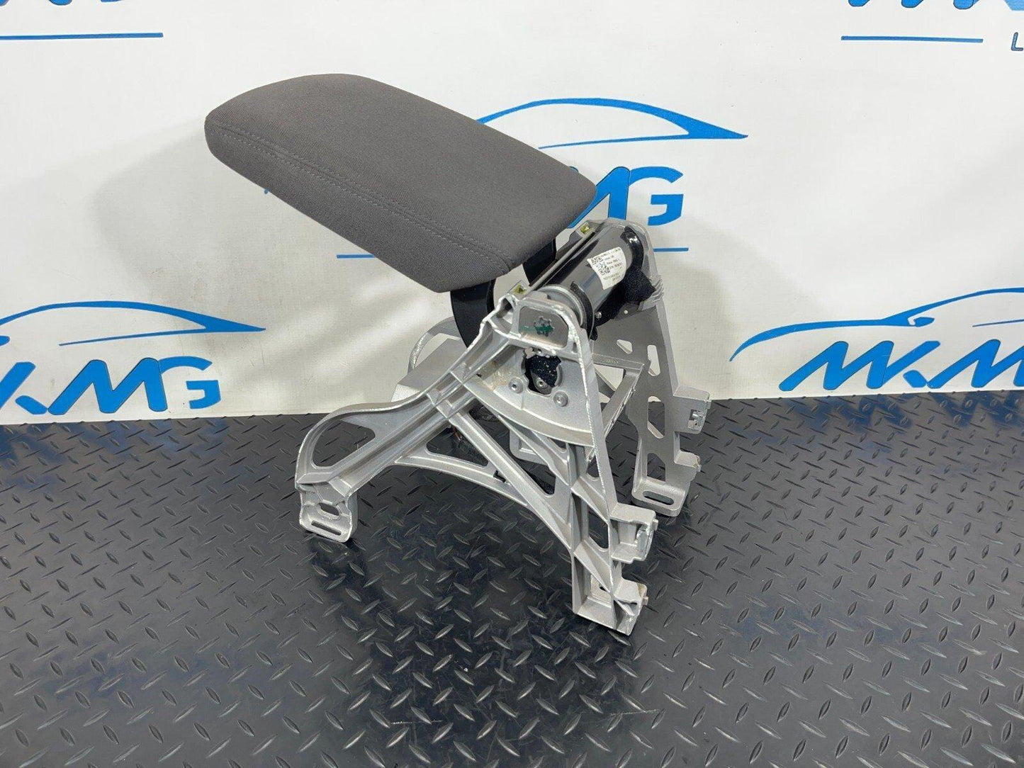 16-19 AUDI A4 B9 SALOON GENUINE 1.4 TFSI CENTER CONSOLE ARMREST 8W0864283A