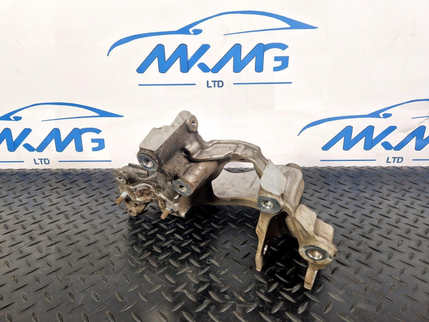 16-19 AUDI A4 B9 2.0 TDI DEU GENUINE RIGHT SIDE ENGINE MOUNT BRACKET 8W0399296E