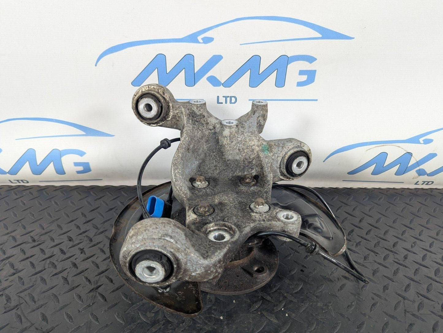 12-18 MERCEDES A B CLA W176 W246 C117 REAR RIGHT WHEEL HUB & BEARING A2460406