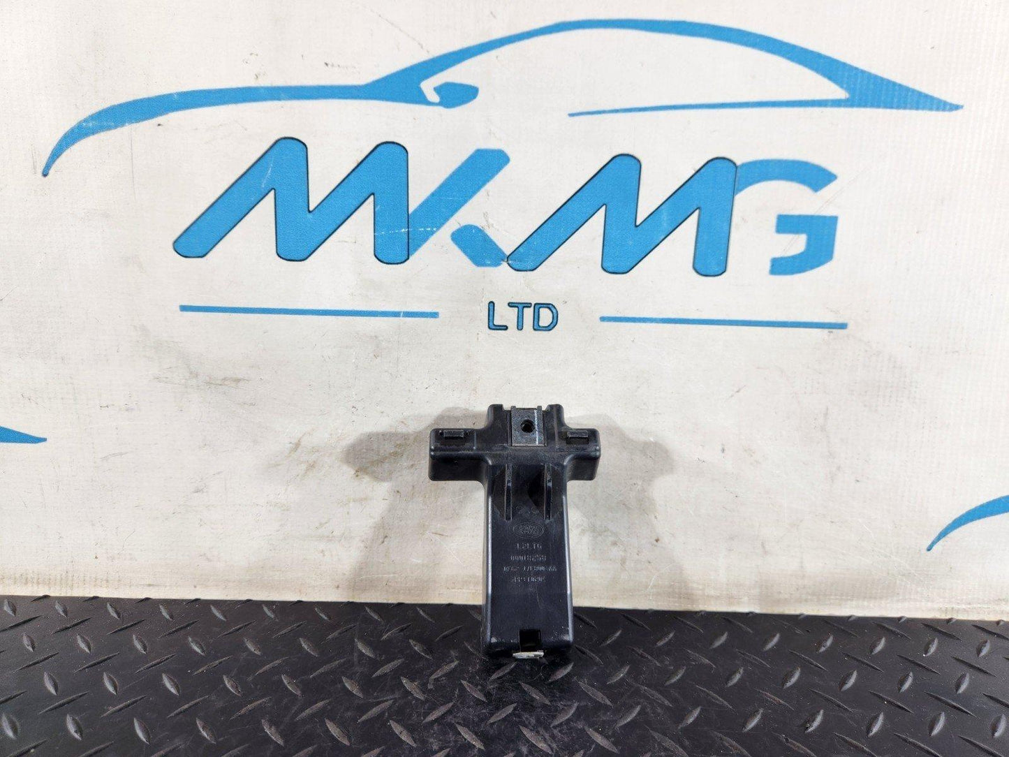 13-23 RANGE ROVER SPORT L494 REAR BUMPER MOUNTING BRACKET DK62-17E800-AA
