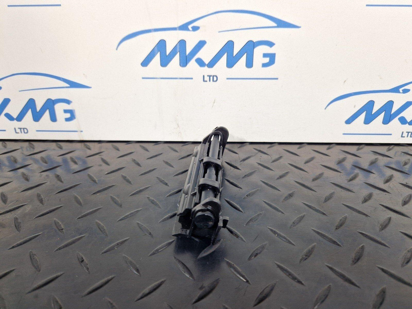16-23 AUDI S5 COUPE GENUINE REAR RIGHT BUMPER BRACKET HOLDER 8W6807890