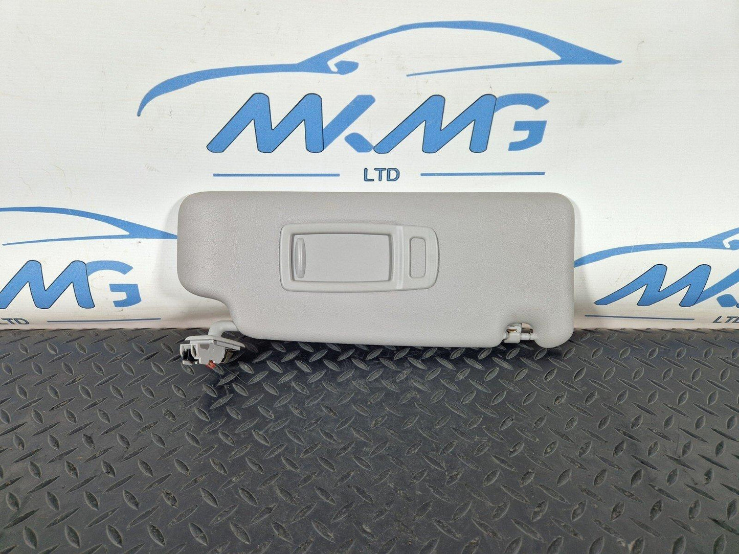 16-22 BMW X1 F48 GENUINE OEM RIGHT DRIVER SIDE SUN VISOR 7402854