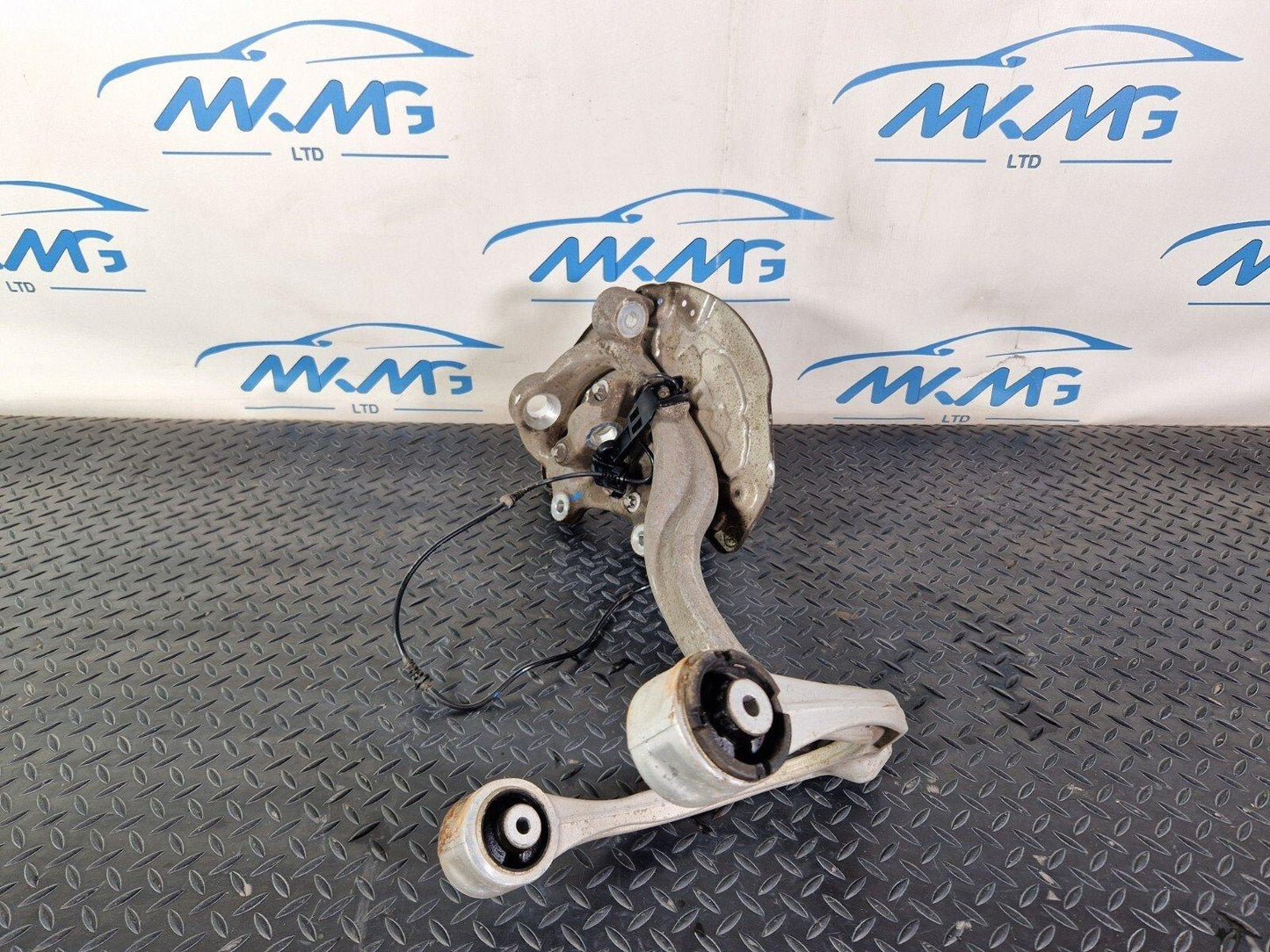 14-21 MERCEDES BENZ C200 W205 FRONT HUB RIGHT DRIVER SIDE A2052200
