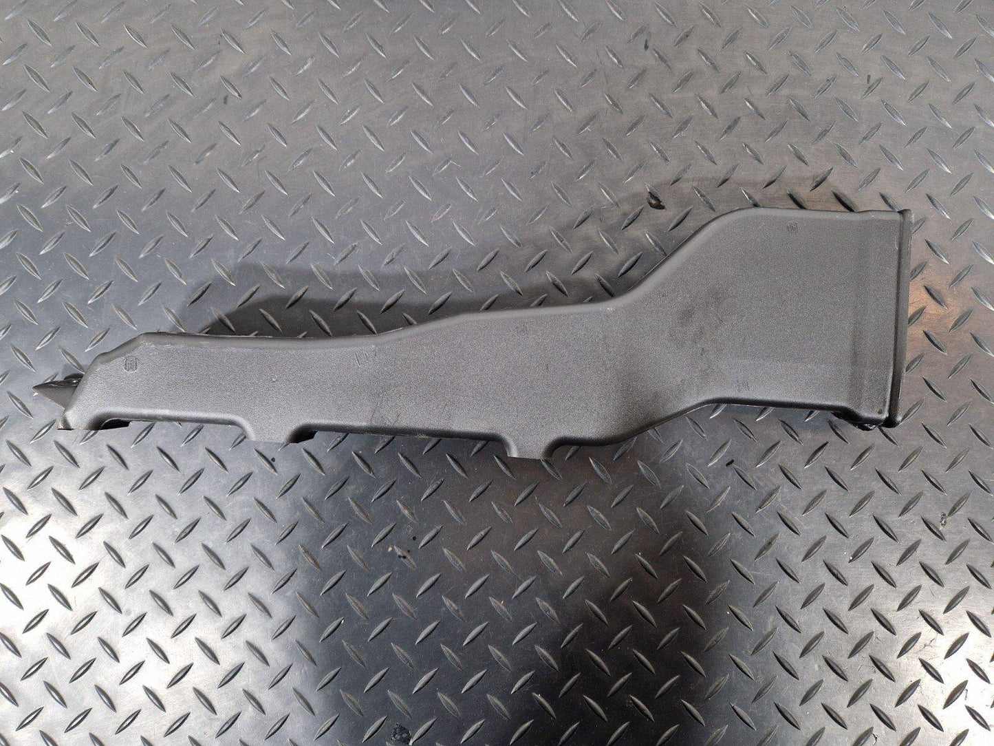 18-ON MERCEDES SPRINTER W907 W910 RIGHT SIDE FOOTWELL AIR VENT DUCT A9078311500