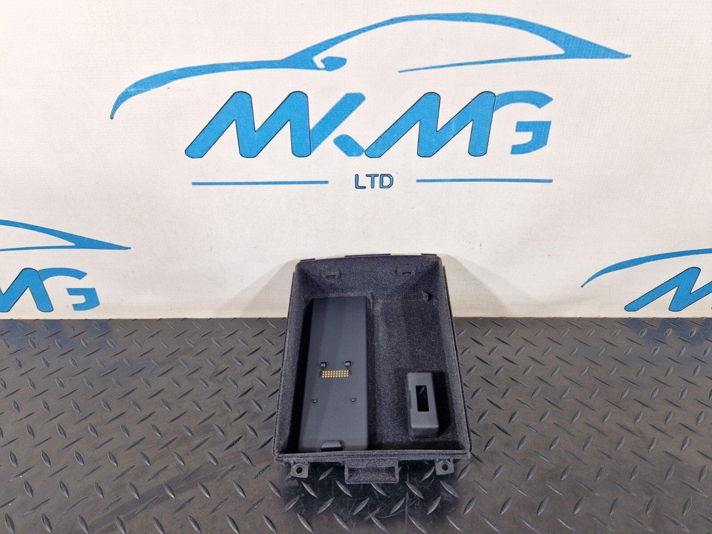 AUDI A8 4H CENTER CONSOLE ARMREST STORAGE COMPARTMENT INSERT TRAY 4H0863075M