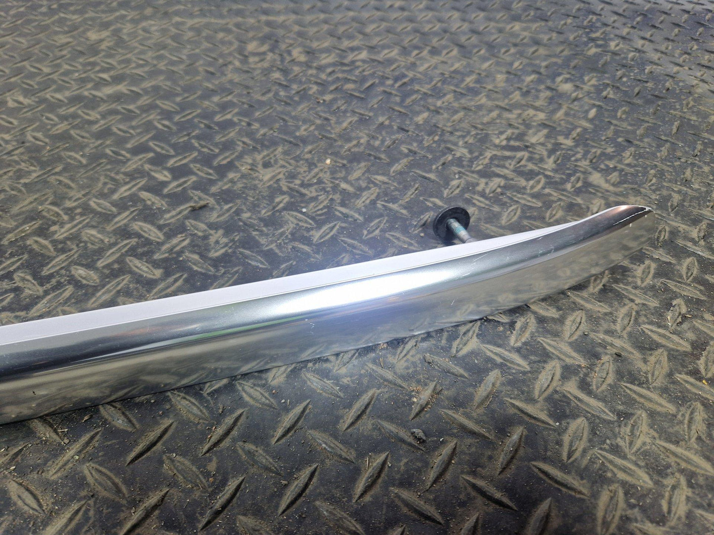 Audi A4 B9 Right Side Roof Rail Rack Genuine 8W9860022D4