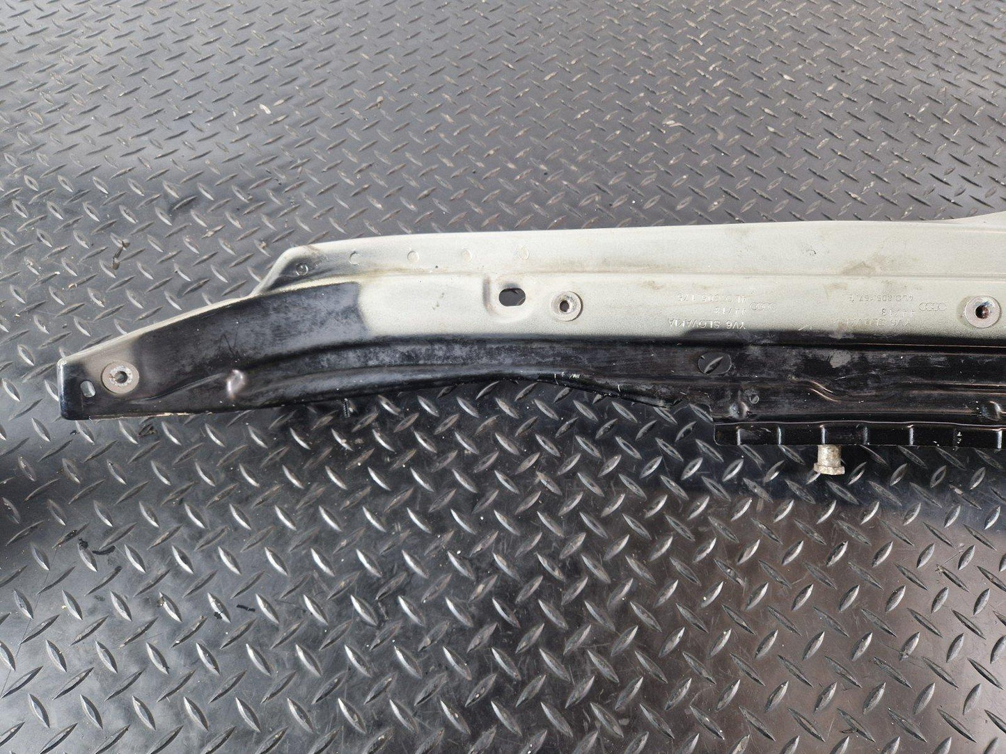 10-15 AUDI Q7 4L GENUINE FRONT LEFT N/S FENDER WING MOUNT BRACKET 4L0805157B
