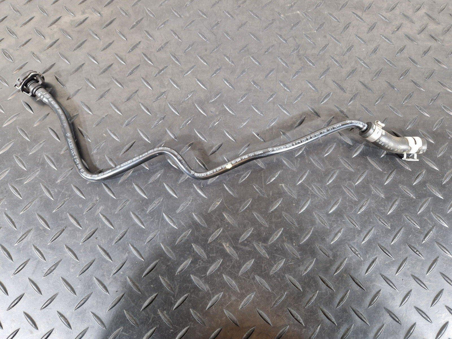 14-21 MERCEDES BENZ W205 ENGINE WATER COOLANT HOSE PIPE LINE  A2742000782