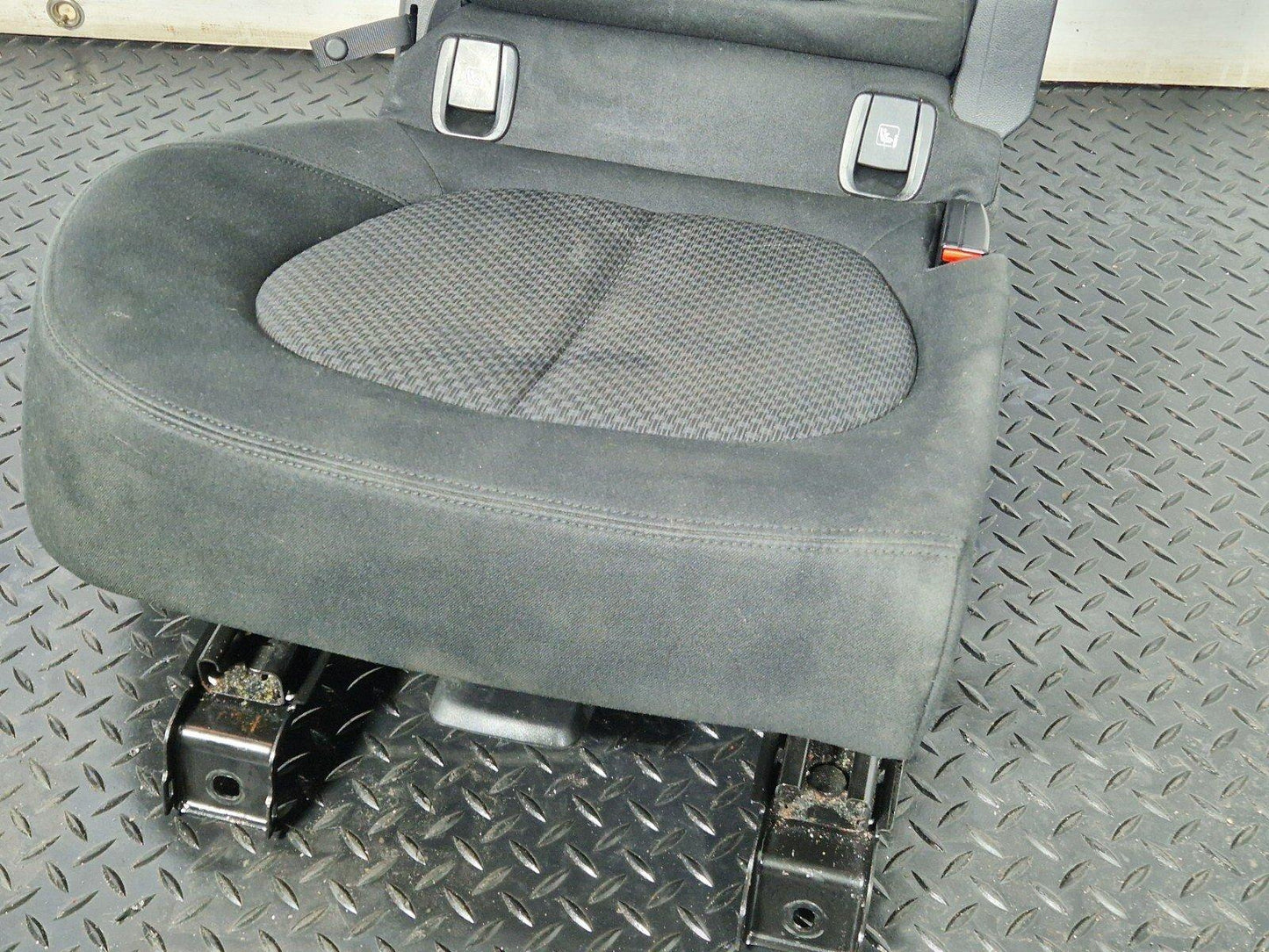 BMW 2 X1 F48 F46 F45 GENUINE REAR O/S 2ND ROW COMPLETE CLOTH SEAT WITH HEADREST